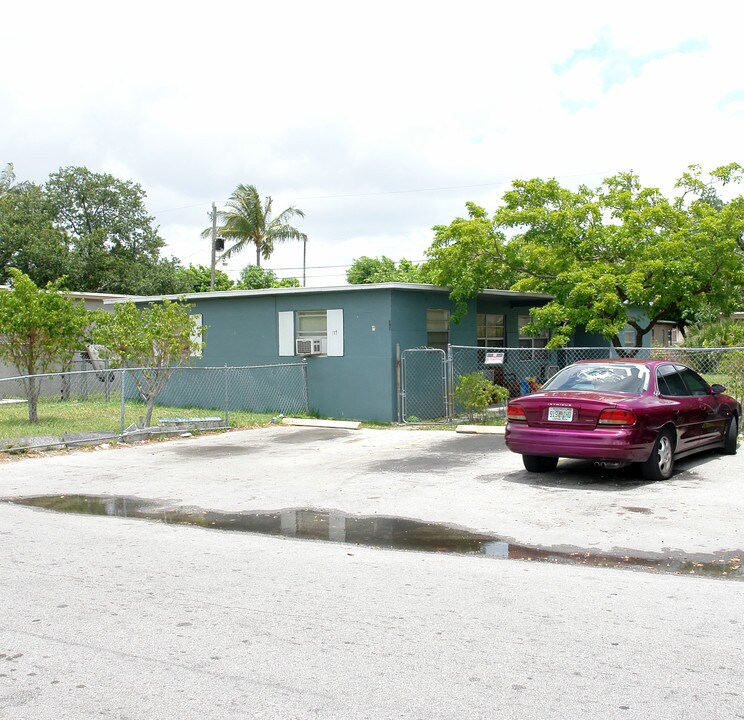 1707-1709 NW 7th St in Fort Lauderdale, FL - Foto de edificio