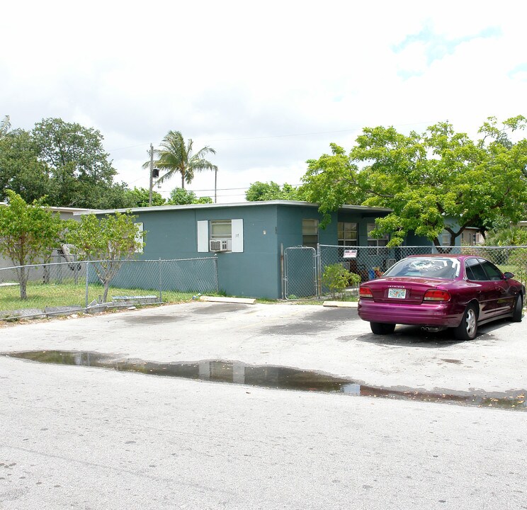 1707-1709 NW 7th St in Fort Lauderdale, FL - Building Photo