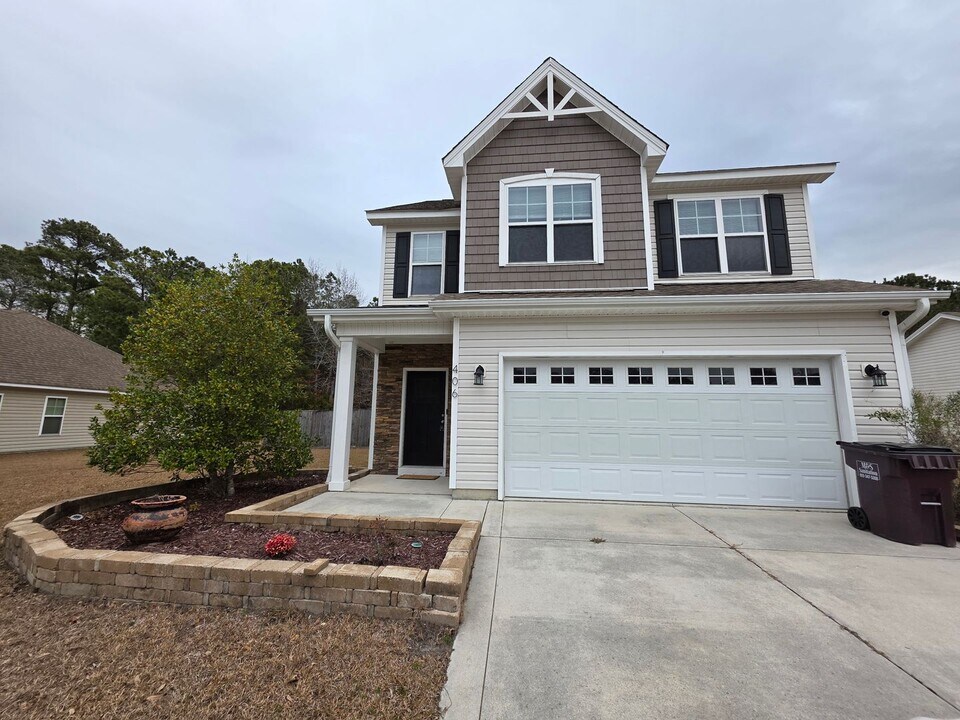 406 Hidden Oaks Dr in Jacksonville, NC - Building Photo