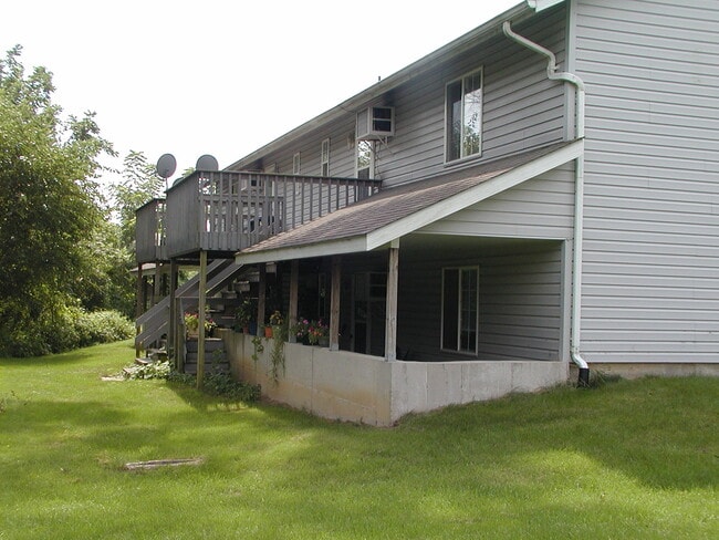 403 N Division St, Unit 2 in Anamosa, IA - Building Photo - Building Photo