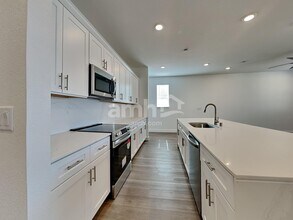 10573 Lagaspi Dr in Las Vegas, NV - Building Photo - Building Photo