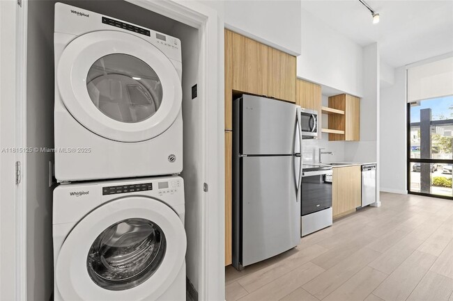555 NE 8th St, Unit 0112 in Fort Lauderdale, FL - Building Photo - Building Photo