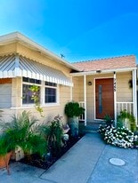 7445 Penfield Ave in Winnetka, CA - Building Photo