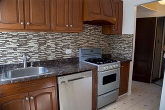 85-04 Park Ln S in Queens, NY - Building Photo - Building Photo