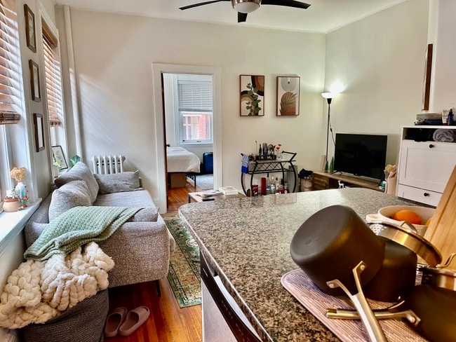 106 Myrtle St, Unit 4 in Boston, MA - Building Photo - Building Photo