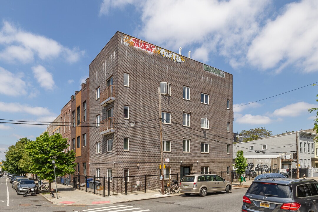 161 Jefferson St in Brooklyn, NY - Building Photo