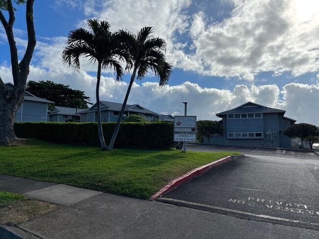 property at 98-1415-1415 Kamahao St