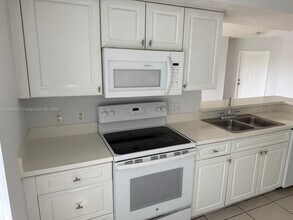 165 NW 96th Ter in Pembroke Pines, FL - Building Photo - Building Photo