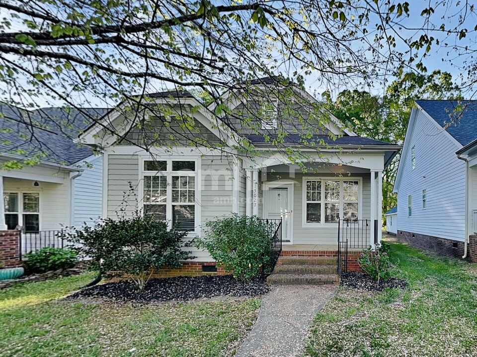 13027 W Douglas Park Dr in Huntersville, NC - Building Photo
