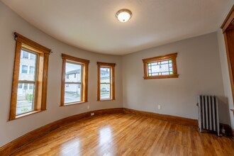 36 Blossom St in Worcester, MA - Building Photo - Building Photo
