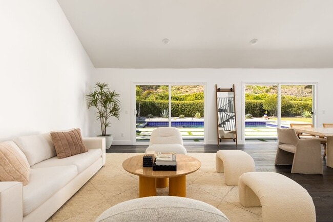 23296 Park Ensenada in Calabasas, CA - Building Photo - Building Photo