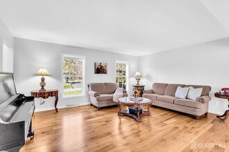 108 Miller Ave in Bridgewater, NJ - Building Photo - Building Photo