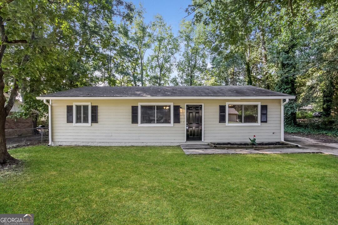 41 Libby Ln in Jonesboro, GA - Building Photo