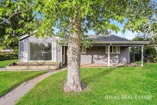 1092 Worchester St in Aurora, CO - Building Photo