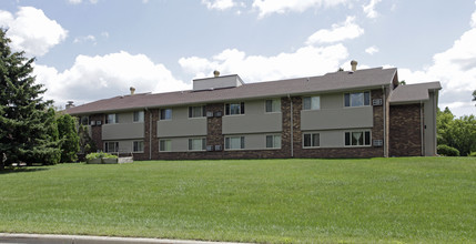 Breezewood Village I in Hartland, WI - Foto de edificio - Building Photo