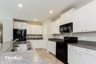 17322 White Mangrove Dr in Wimauma, FL - Building Photo - Building Photo