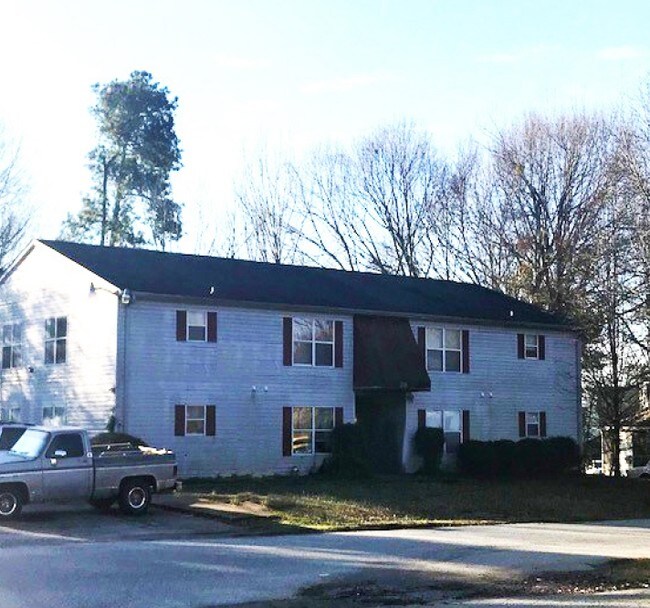 208 N Old Church Rd in Anderson, SC - Foto de edificio - Building Photo