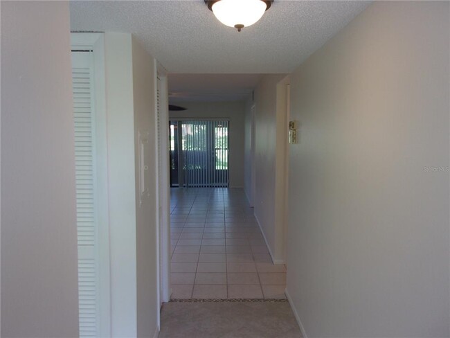 131 Lakeview Way in Oldsmar, FL - Building Photo - Building Photo