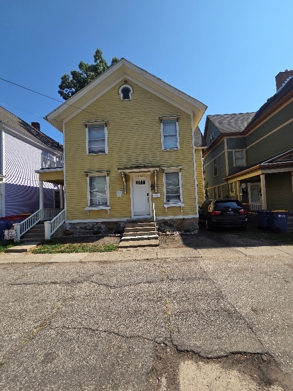232 Oakley Pl NE