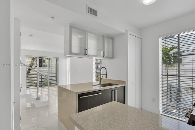 928 Pennsylvania Ave in Miami Beach, FL - Building Photo - Building Photo