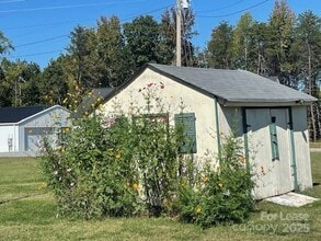 111 Dorothy Ln in Mooresville, NC - Building Photo - Building Photo