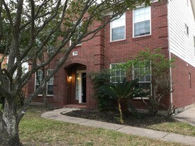 2218 Laurel Oaks Dr in Houston, TX - Building Photo