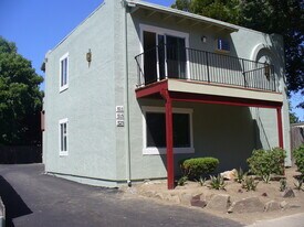 511-525 Riverside Dr in Napa, CA - Building Photo