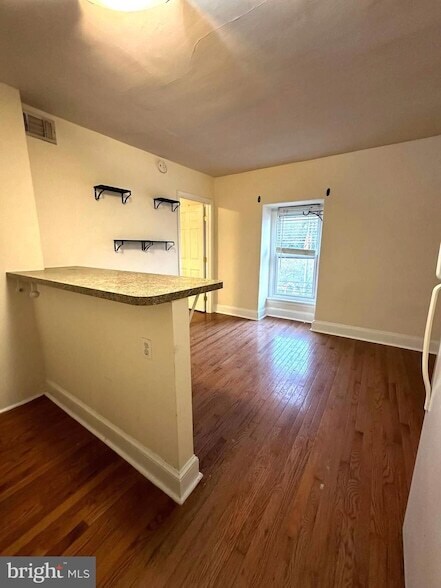 3900 Terrace St, Unit 5 in Philadelphia, PA - Foto de edificio - Building Photo