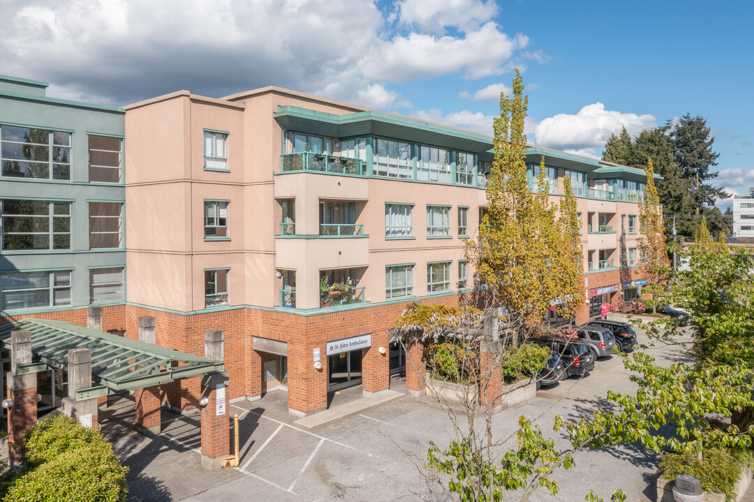 Mountain View Village in North Vancouver, BC - Building Photo