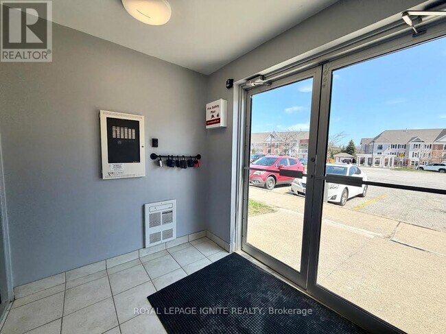 94 Aspen Springs Dr in Clarington, ON - Building Photo - Building Photo