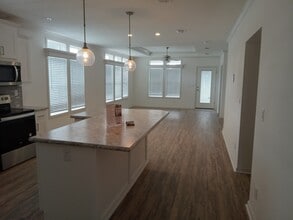 637 Pine Brook Cir in Lady Lake, FL - Foto de edificio - Building Photo