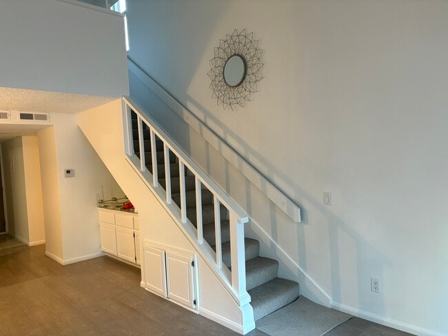 7120 Carlson Cir, Unit 290 in Canoga Park, CA - Building Photo - Building Photo