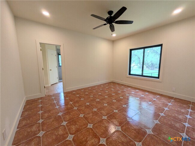 property at 1437 Colleen Dr