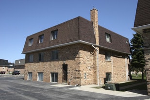 9965 Linda Ln in Des Plaines, IL - Building Photo