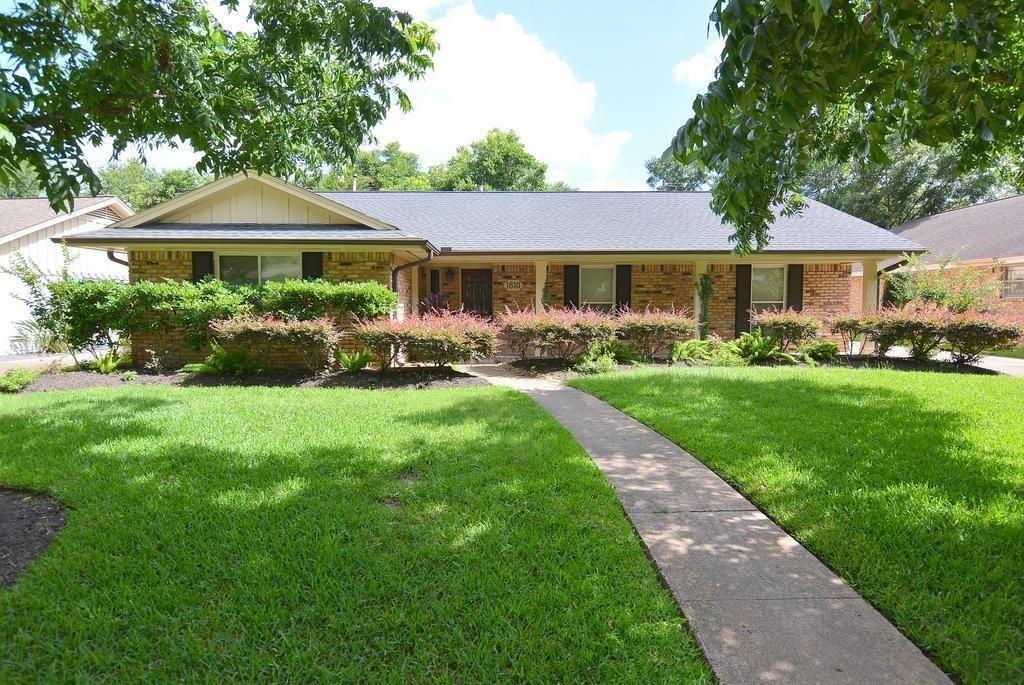 1810 Droxford Dr in Houston, TX - Building Photo