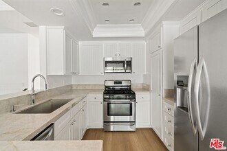 1722 Palisades Dr in Los Angeles, CA - Building Photo - Building Photo