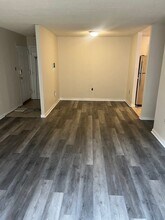 5106 F St SE, Unit 2 in Washington, DC - Foto de edificio - Building Photo