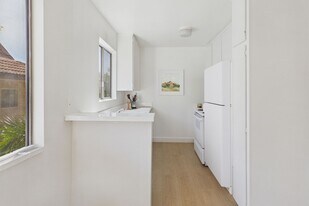 La Cresta Apartments in Thousand Oaks, CA - Building Photo