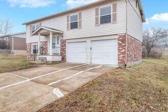 2534 Millvalley Dr in Florissant, MO - Building Photo - Building Photo