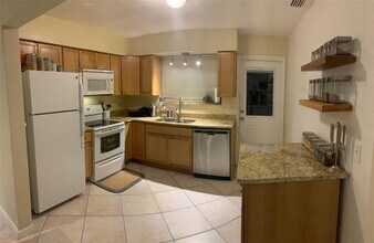 4900 SW 28th Ter in Fort Lauderdale, FL - Building Photo - Building Photo