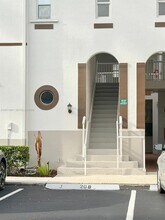 4435 SW 160th Ave in Miramar, FL - Foto de edificio - Building Photo