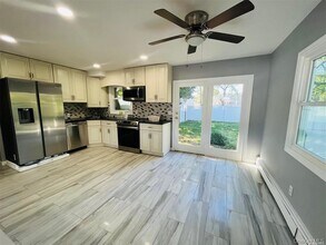 200 Hicksville Rd in Seaford, NY - Building Photo - Building Photo