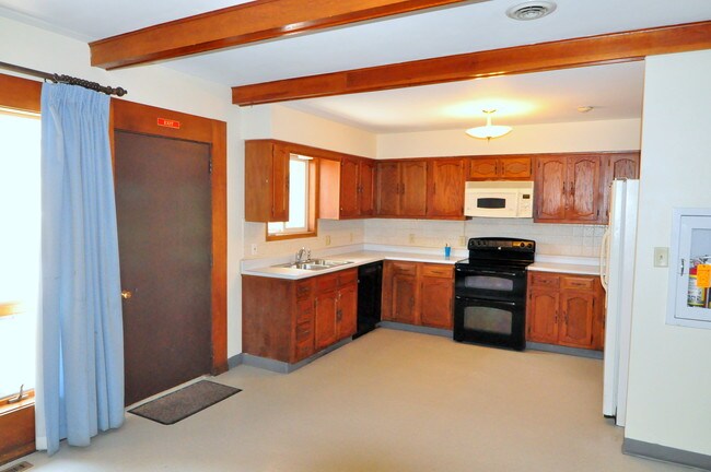 1711 Lark Ln in Waterloo, IA - Foto de edificio - Building Photo