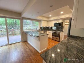 2539 Sherborne Dr in Belmont, CA - Building Photo - Building Photo