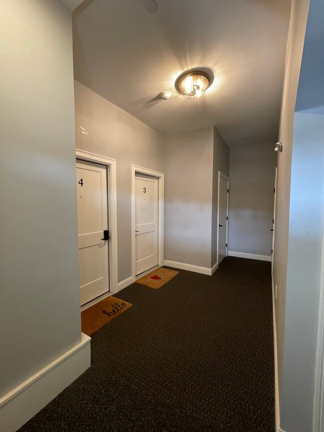 862 Washington St, Unit 3R in Norwood, MA - Foto de edificio - Building Photo