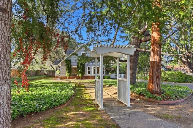 14361 Lutheria Way in Saratoga, CA - Building Photo - Building Photo