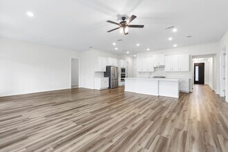 150 Samuel Blair Pass in Bastrop, TX - Foto de edificio - Building Photo