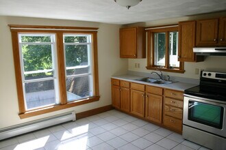 11 Grove St, Unit 11 Grove St 2ed floor in Geneva, NY - Foto de edificio - Building Photo
