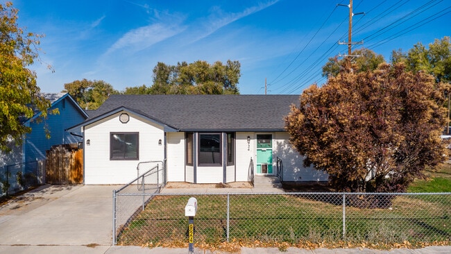 property at 924 E Georgia Ave