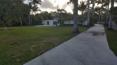 11455 SW 82nd Ave in Miami, FL - Building Photo - Building Photo